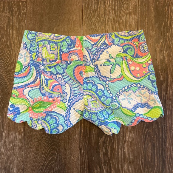 Lilly Pulitzer women’s shorts - Picture 2 of 3